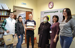 Активисты «Единой России» посетили библиотеку для слепых в День белой трости